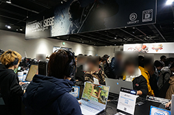 画像集 No.004のサムネイル画像 / Intelが秋葉原でPCゲームイベントを開催。歌広場淳さんとゆるキャラ「しんじょう君」が「ストV」で対決