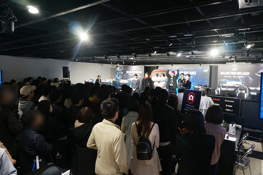画像集 No.009のサムネイル画像 / Intelが秋葉原でPCゲームイベントを開催。歌広場淳さんとゆるキャラ「しんじょう君」が「ストV」で対決