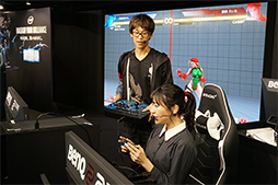 画像集 No.010のサムネイル画像 / Intelが秋葉原でPCゲームイベントを開催。歌広場淳さんとゆるキャラ「しんじょう君」が「ストV」で対決