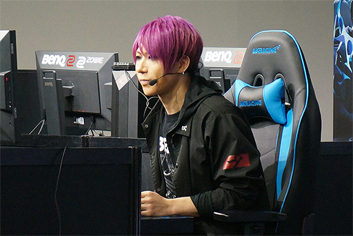 画像集 No.013のサムネイル画像 / Intelが秋葉原でPCゲームイベントを開催。歌広場淳さんとゆるキャラ「しんじょう君」が「ストV」で対決