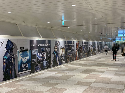 画像集#022のサムネイル/「アークナイツ」,全長35mの超パノラマ広告を新宿駅に8月2日まで掲示。序章から第六章までを振り返れる広告イラストを掲載