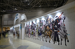 画像集 No.004のサムネイル画像 / 「アークナイツ 4th Anniversary Fes.『For You』」イベントレポート。会場には巨大なマドロックの巨像や異格オペレーターのスタンディパネルも