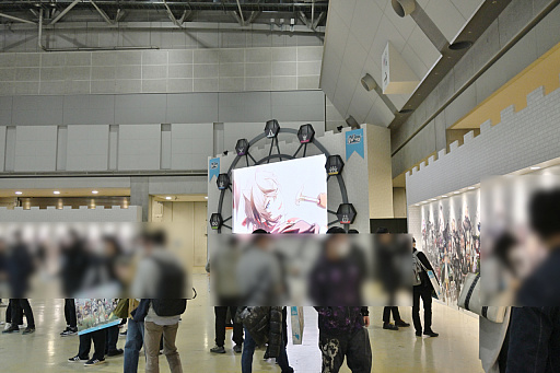 画像集 No.034のサムネイル画像 / 「アークナイツ 4th Anniversary Fes.『For You』」イベントレポート。会場には巨大なマドロックの巨像や異格オペレーターのスタンディパネルも