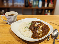 俺のコラボカフェ:Menu 017 「ペルソナ5」のルブランカレーを徹底考察。コーヒーにあうカレーとは