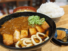 俺のコラボカフェ:Menu 031 メダロットシリーズの「カツカレーうどん定食」はカツカレーとうどんなのか,カツとカレーうどんなのかを考える
