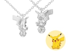 「ポケモン」のピカチュウをモチーフにしたネックレスが5月31日に発売。モンスターボールの上にピカチュウがちょこんと乗ったデザイン