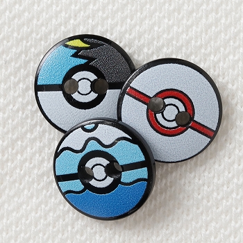 画像集#009のサムネイル/「ポケモンシャツ」のポロシャツがリニューアル。刺繍に21種のポケモンを追加し特製のモンスターボールボタンも
