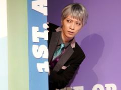 舞台「キューピット・パラサイト」のゲネプロをレポート。異色の日替わりゲスト,ドタバタコメディの見どころに注目