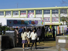 プロセカのリアルイベント“神山高校文化祭”レポート。わたあめやイカ焼き,お化け屋敷から演劇までゲーム内イベントを完全再現