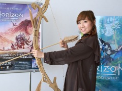 「Horizon Forbidden West」アーロイ役の高垣彩陽さんへのインタビューを公開。ダンボールアートの“アーロイの弓矢”もお披露目