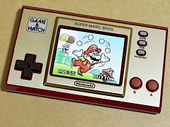 「ゲーム&ウオッチ スーパーマリオブラザーズ」を紹介。ゲームはもちろん時計も楽しい,ゲーム&ウオッチ40周年とスーパーマリオ35周年のお祝いアイテム