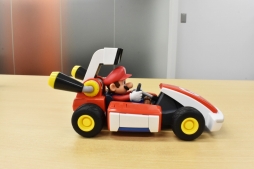 画像集#010のサムネイル/「マリオカート ライブ ホームサーキット」が編集部にやってきた。思っていたより狭い場所でも遊べる“新たな形のマリオカート”を紹介