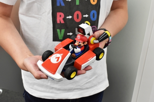 画像集#013のサムネイル/「マリオカート ライブ ホームサーキット」が編集部にやってきた。思っていたより狭い場所でも遊べる“新たな形のマリオカート”を紹介