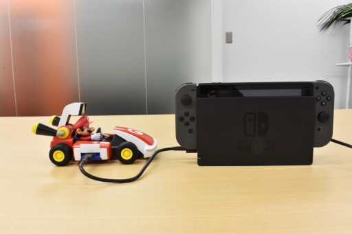 画像集#015のサムネイル/「マリオカート ライブ ホームサーキット」が編集部にやってきた。思っていたより狭い場所でも遊べる“新たな形のマリオカート”を紹介