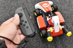 画像集#019のサムネイル/「マリオカート ライブ ホームサーキット」が編集部にやってきた。思っていたより狭い場所でも遊べる“新たな形のマリオカート”を紹介