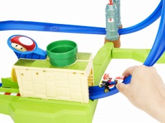 「マリオカート」のサーキットコースを再現した玩具が5月下旬より順次発売。スーパーキノコボタンなどのギミックを搭載
