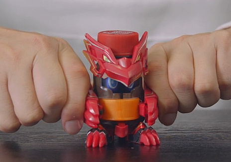 画像集#013のサムネイル/「ビーダマン」の系譜を継ぐ玩具「キャップ革命 ボトルマン」をタカラトミーが発表。Nintendo Switchと連動した遊び方も