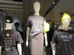 「ファイナルファンタジー35周年UT」発売を記念した特別展示がユニクロ原宿で5月19日まで開催中