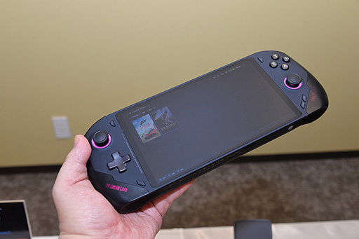 画像集 No.005のサムネイル画像 / 重さ約580gの携帯型ゲームPC「ONEXFLY」が2023年秋に国内発売。Ryzen 7 7840U搭載で性能面では「ROG ALLY」を上回るか