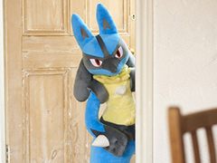 「ぬいぐるみ 等身大ルカリオ」の受注がポケモンセンターオンラインで本日スタート。耳先までの高さは約120cm,簡単なポーズも作れる