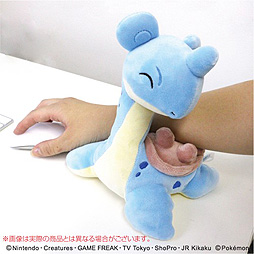 画像集#004のサムネイル/ラプラスとワンパチの「ポケットモンスター もふもふ★うでまくら」,ヴィレッジヴァンガードオンラインストアで予約を受付中