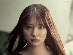 「鋼の錬金術師 MOBILE」,女優の吉川 愛さんを起用した新CMが8月19日より全国10地区でオンエア。YouTubeで先行公開中