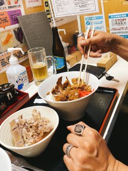 画像集 No.033のサムネイル画像 / マフィア梶田の二次元が来い!:第592回「沖縄で白猫とゴルフをするために手術箇所を増やした男」