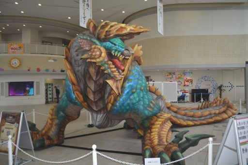 画像集 No.037のサムネイル画像 / モンスターハンター20周年・カプコン40周年コラボ企画「豊橋へ 一狩りいこうぜ!」開幕。実施中のキャンペーンや展示,コラボ商品などを紹介