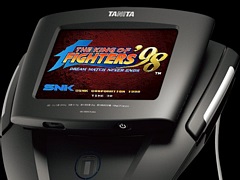 「KOF」「NEOGEO」とコラボした,「KOF '98」をプレイできる業務用体組成計や歩数計,温湿度計(2種)がタニタから発売