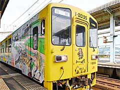 「ロマンシング佐賀2022」,県内イベントの開始を祝って,JR唐津駅でラッピング列車の出発式を実施