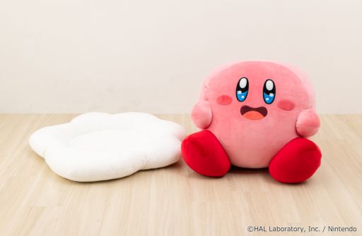 画像集 No.006のサムネイル画像 / 幅60cm超えのもちもちふわふわ。「カービィのグルメフェス」のカービィを再現した特大ぬいぐるみを2024年6月に発売