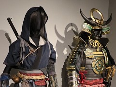 「アサシン クリード コラボカフェ『LEGACY』」東京・原宿で開催中。最新作「アサシン クリード シャドウズ」を中心に歴代シリーズの展示を楽しめる
