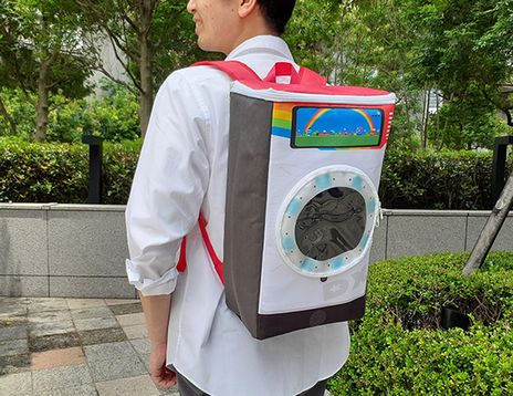 画像集 No.004のサムネイル画像 / 洗濯物も入る! 「maimai」をイメージした「ドラム式洗濯機風ゲーム型リュック」2種がセガUFOキャッチャーオンライン限定プライズとして登場