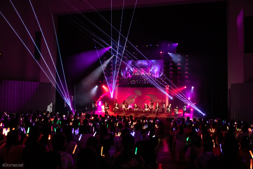 画像集 No.003のサムネイル画像 / アニメ化も発表に。「華Doll*-Behind The Frame-Anthos* Stage Event 2023」では,お揃いの衣装を着たキャストがライブと朗読劇を披露