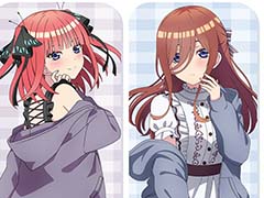 五つ子たちの描き下ろしイラストも公開。「『五等分の花嫁』アイコニック フーディ」,MAYLAにて10月23日18:00に受注販売開始