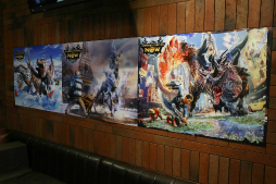 画像集 No.015のサムネイル画像 / 「モンハンNow」の公式オフライン交流会をレポート。3〜4人でテーブルを囲み「一狩りいこうぜ!」とプレイする懐かしのスタイルが再現された
