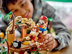 「レゴ スーパーマリオ」シリーズにドンキーコングたちの拡張セットが登場。ギミック満載のツリーハウスや飛行機にも乗れるトロッコライドなど