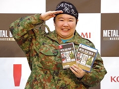 やす子さんが潜入用ダンボールを身にまとい渋谷に出現。「METAL GEAR SOLID: MASTER COLLECTION Vol.1」発売記念イベントレポート