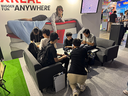 画像集 No.006のサムネイル画像 / サングラス型ディスプレイ用のAndroidデバイス「XREAL Beam Pro 5G」が国内初披露。5G通信に対応した上位モデル［TGS2024］