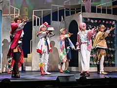 赤の大陸を彩る全17曲とマジックのような演出。「ミュージカル『フラガリアメモリーズ』～純真の結い目～」ゲネプロレポート