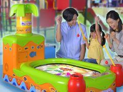 3歳から楽しめるアーケードゲーム「釣りスピちゃお!」,本日から順次稼働。保護者はお手本を見せながら一緒に遊べる