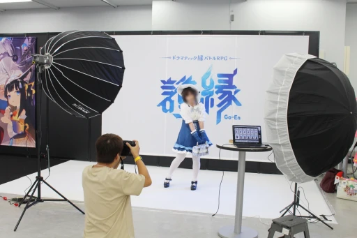 画像集 No.011のサムネイル画像 / 「護縁」ブースにユッシ・ユキに扮したコスプレイヤーが登場。プロカメラマンによる撮影サービスも行われた“Ultra acosta!”レポート