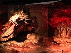 「モンスターハンター20周年-大狩猟展-」大阪会場のセレモニー&内覧会レポート。「ワイルズ」TVCMに出演中の西野七瀬さんがハンマー愛を語る
