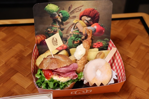 画像ギャラリー No.008のサムネイル画像 / USJ×「モンスターハンターワイルズ」コラボが期間限定で開催中。獣人族モリバーのアジトをモチーフにしたコラボレストランと,ARスタンプラリーを体験してきた