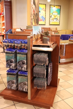 画像ギャラリー No.022のサムネイル画像 / USJ×「モンスターハンターワイルズ」コラボが期間限定で開催中。獣人族モリバーのアジトをモチーフにしたコラボレストランと,ARスタンプラリーを体験してきた