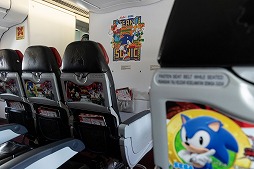 画像集 No.007のサムネイル画像 / コラボ塗装機「ソニック・ザ・ヘッジホッグ」号の就航記念イベント，マレーシアのクアラルンプール国際空港で昨日開催