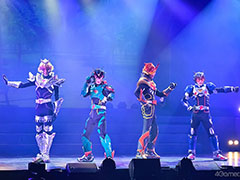 舞台「ライドカメンズ」ゲネプロレポート。笑いあり,涙あり,アクションもライブもあり!? 5期生たちの知られざる物語が描かれる