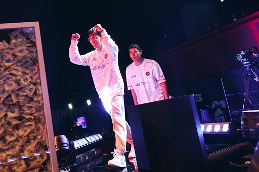 画像集 No.006のサムネイル画像 / 賞金1億円の「PARAVOX」世界大会決勝，FENNELとの激闘を制しタイのFULL SENSEが優勝