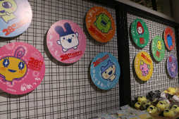 画像集 No.025のサムネイル画像 / 「たまごっち」のバースデーイベント「祝28しゅーねん!たまごっちばーすでー!」が東京・原宿にて開催中。最新機種との連動イベントや記念商品などを展開