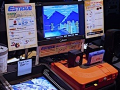 ファミコン向けの新作シューティング! ロボットと飛行形態を使い分けて巨大なボスに挑む「超翼戦騎エスティーク」